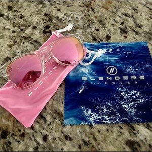 NWOT Blenders sunglasses